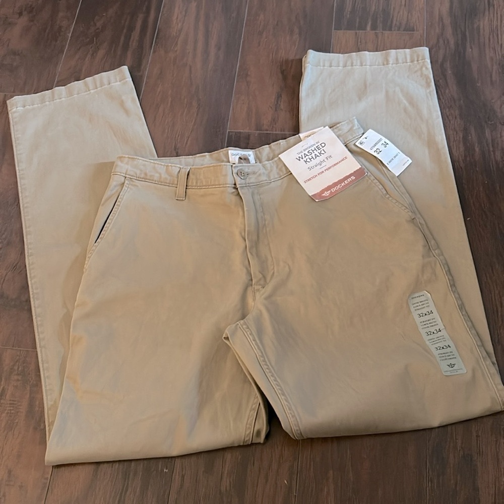 NWT Mens Dockers Broken In Washed Khaki Pants